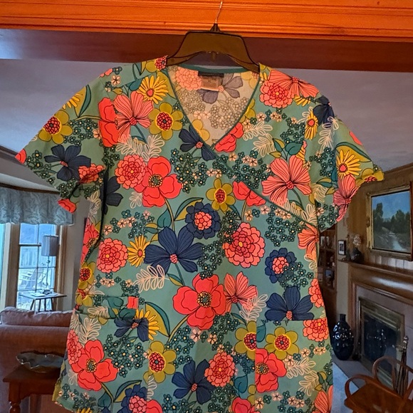 Cherokee Tops - Cherokee Floral Print Scrub Top - Multicolor